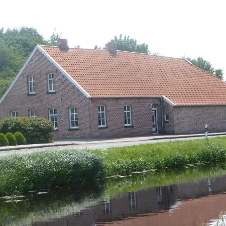 Ferienwohnung Gulf Im Gulfhof Am Kanal Grossefehn المظهر الخارجي الصورة