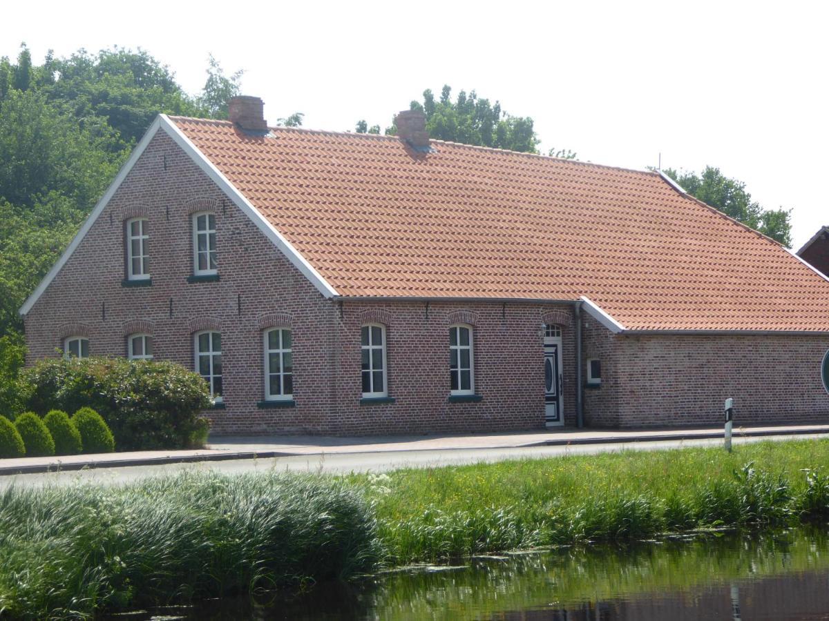 Ferienwohnung Gulf Im Gulfhof Am Kanal Grossefehn المظهر الخارجي الصورة
